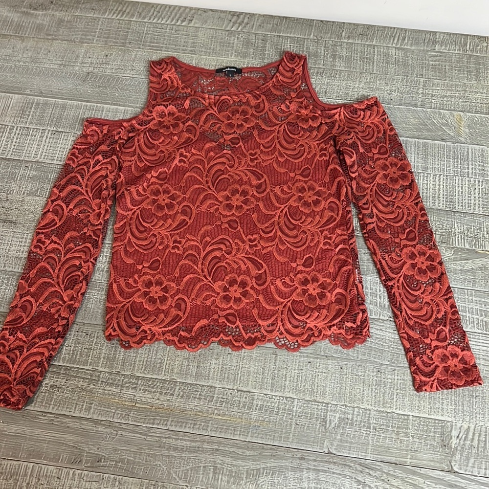 Cold shoulder top - Picture 1 of 7